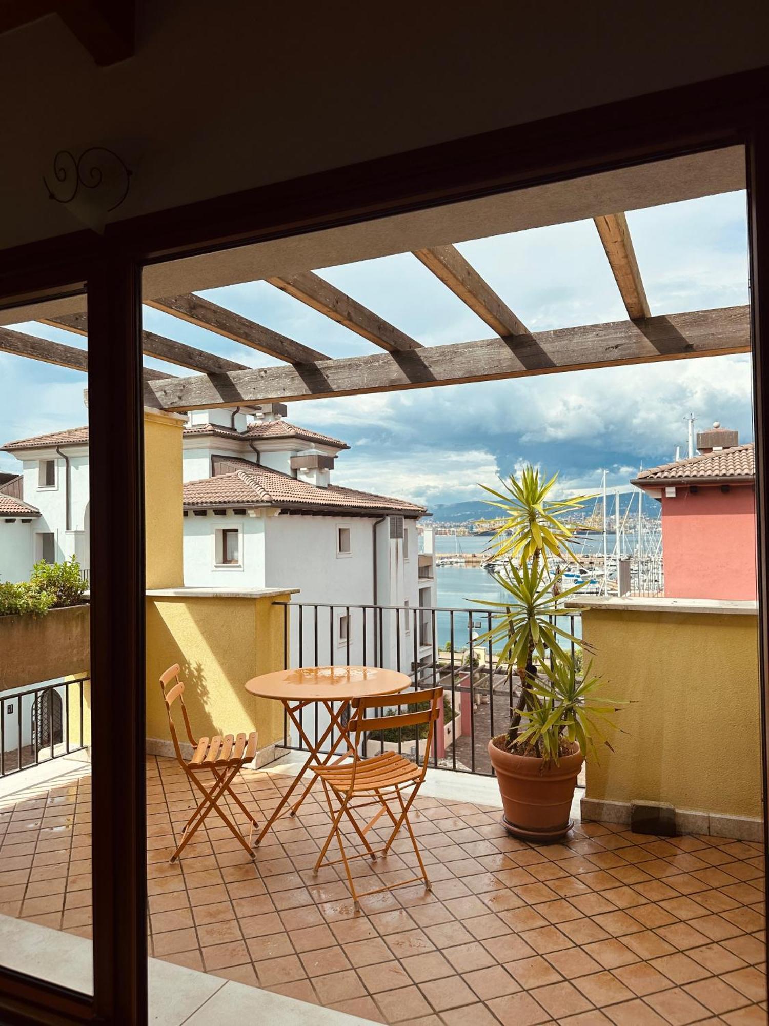 Apartment Claudia Múggia Buitenkant foto