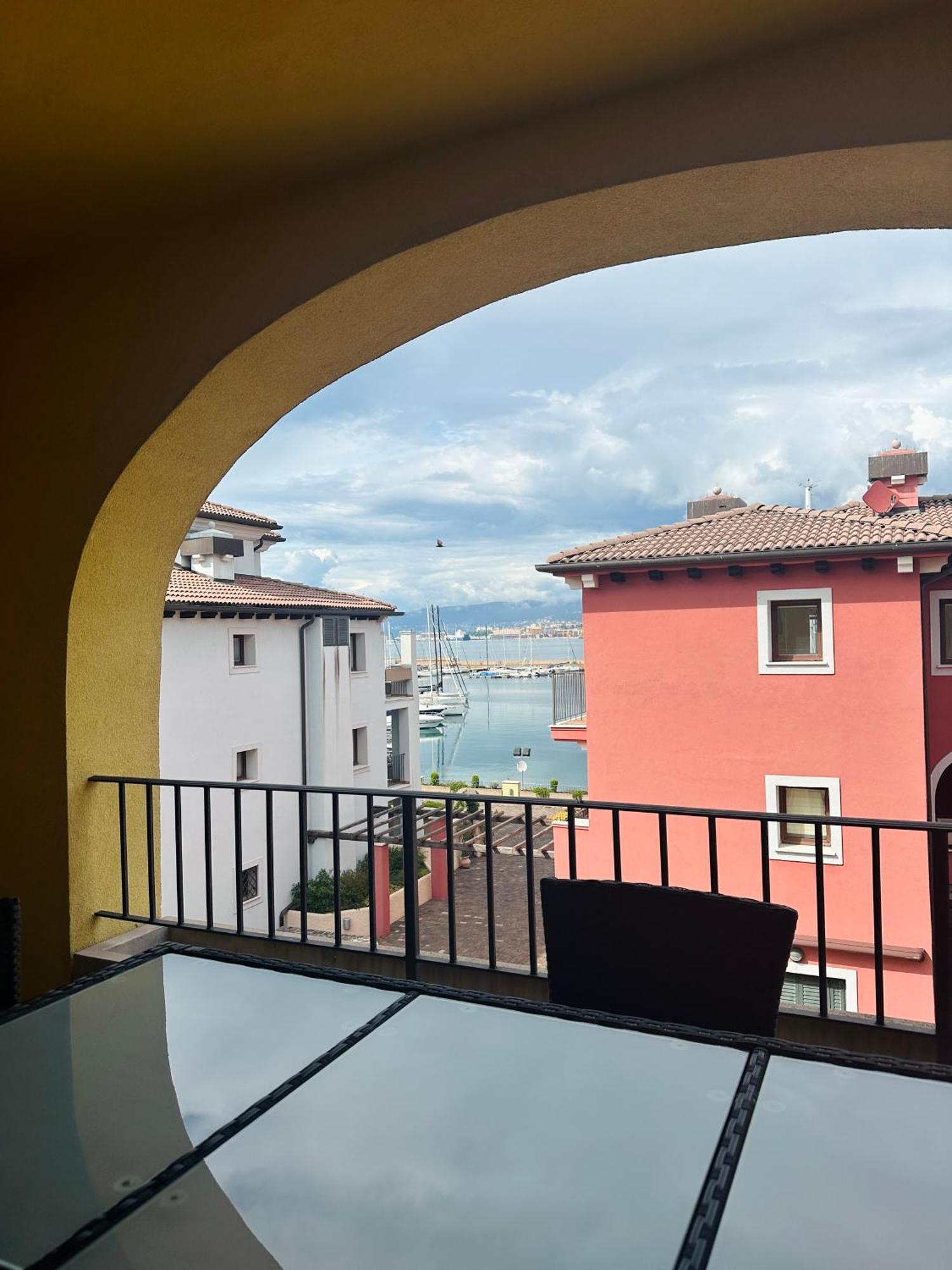 Apartment Claudia Múggia Buitenkant foto